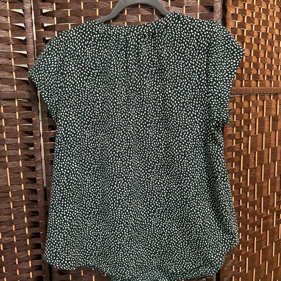 Green and White Blouse - Picture 3 of 4